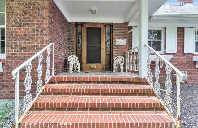 208 Trenton Boulevard Gallery 4