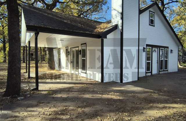 Fully remodeled 4-bedroom, 2-bathroom home - 120 Navajo Drive, Henderson County, TX 75156