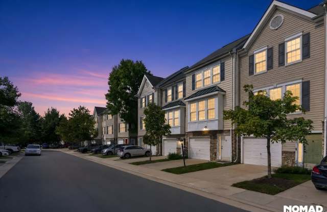 Spacious 3-Bed, 3-Bath Townhouse in Sterling (1,460 sq ft) Gallery 4