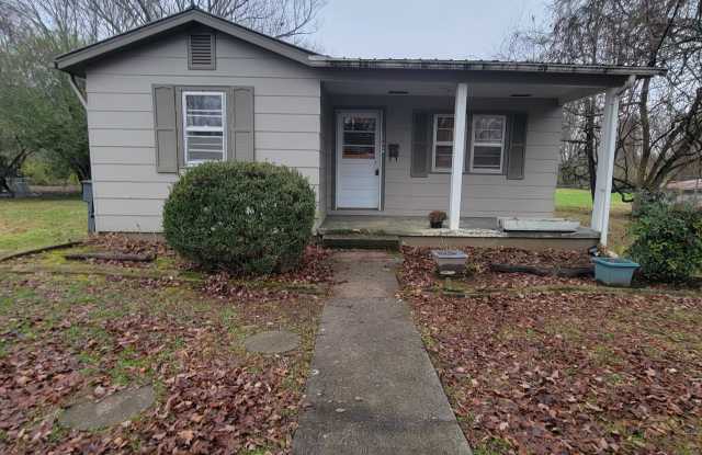 364 S Cedar Ave - 364 South Cedar Avenue, Cookeville, TN 38501