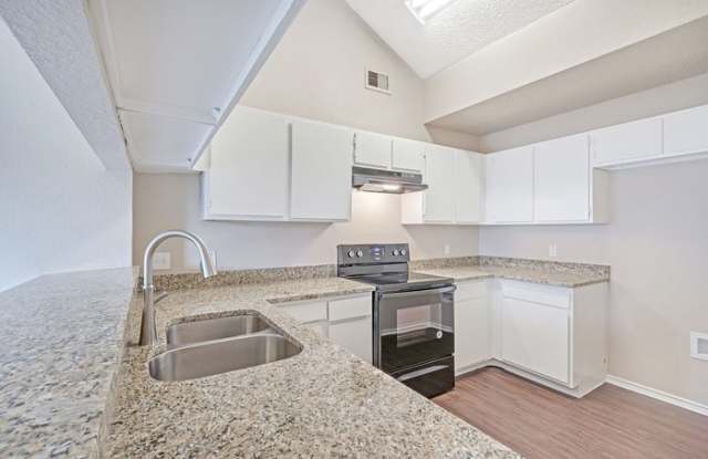 4712 Hibiscus St. Gallery 4