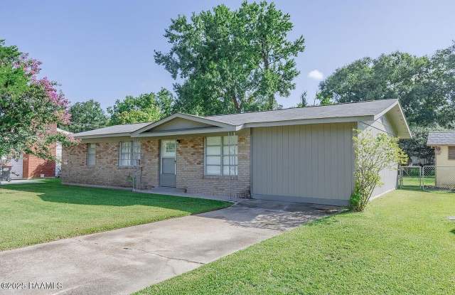 3 Bed/1.5 Bath in Broadmoor School District - 729 Harrell Drive, Lafayette, LA 70503
