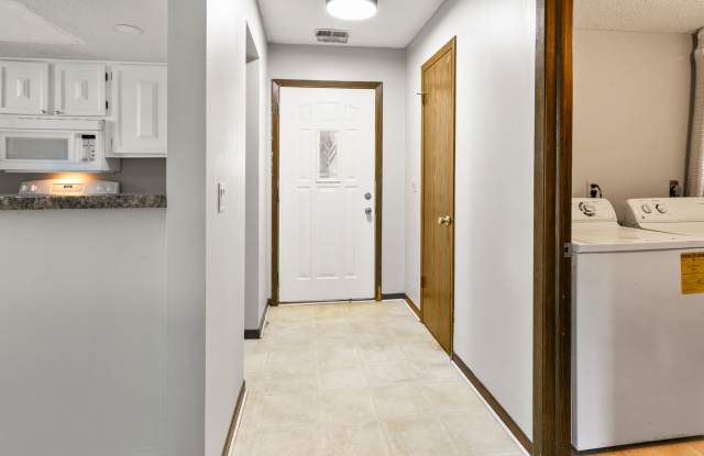 Spacious 3 Bedroom/ 3 Bath Townhouse Gallery 4