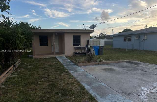 5413 SW 19th St photos photos
