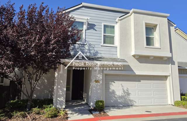 Great 4bd/3ba Home with 2 Car Garage! Gallery 1