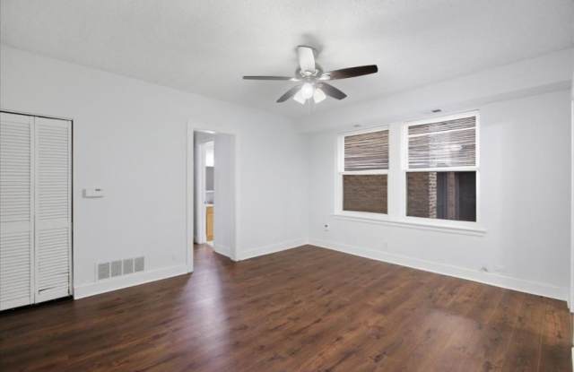 3727 N Pine Grove Ave Gallery 2