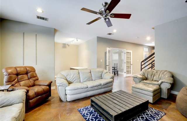 4500 Avenue C #B Gallery 2