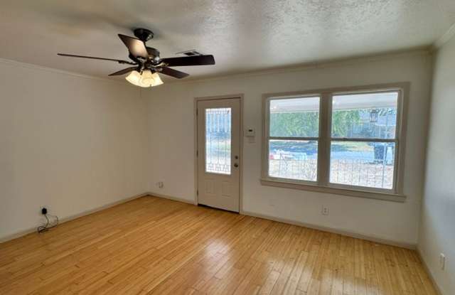 This 2 bedroom 1.5 bath Del city home offers new paint, no carpet for easy living and an updated bathroom! Call us today 405 691-6414! Gallery 3