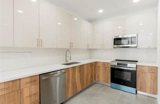 1181 NE 202nd St photos photos