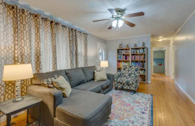 207 S Hummingbird Ln Gallery 2