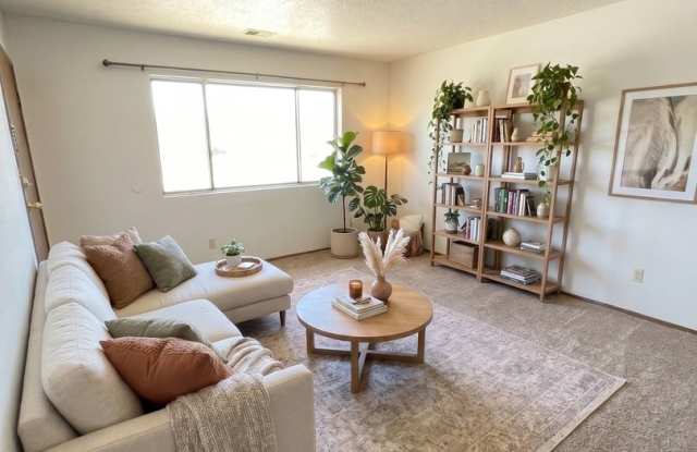 1334 Meadow Ln Gallery 1