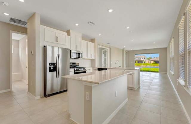 3BR Lake-View + Den Home in Gated Community of Palmero Gallery 4