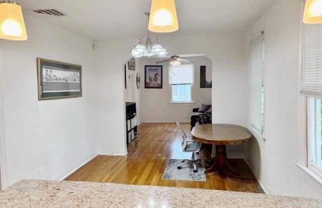 2016 S RENDON Street Gallery 4