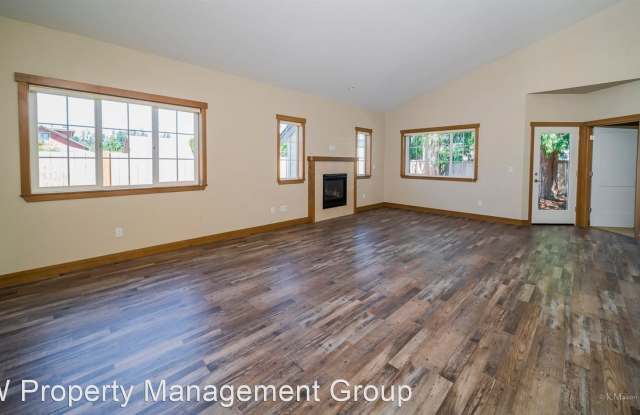 6609 47th Ave NE Gallery 4