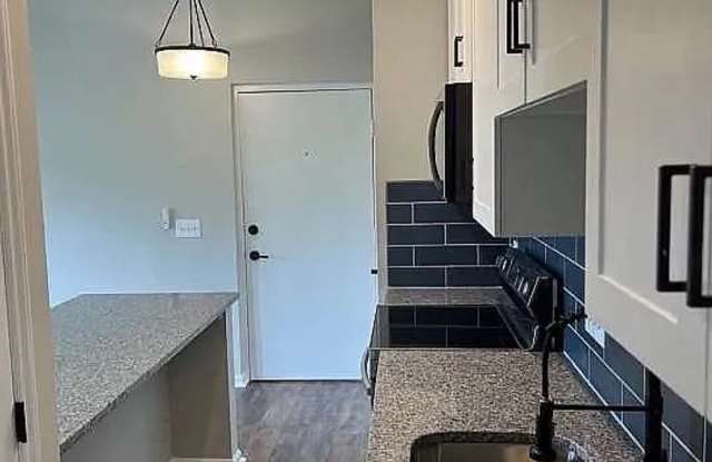 Room in 2 Bedroom Home at Meadow Rose Ln Gallery 4