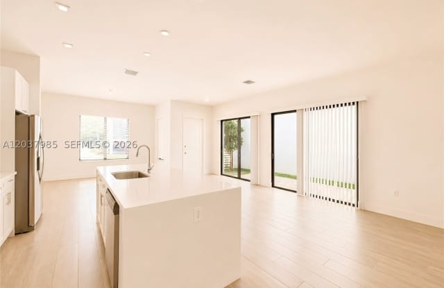 8185 NW 42nd St photos photos 8185 NW 42nd St photos photos