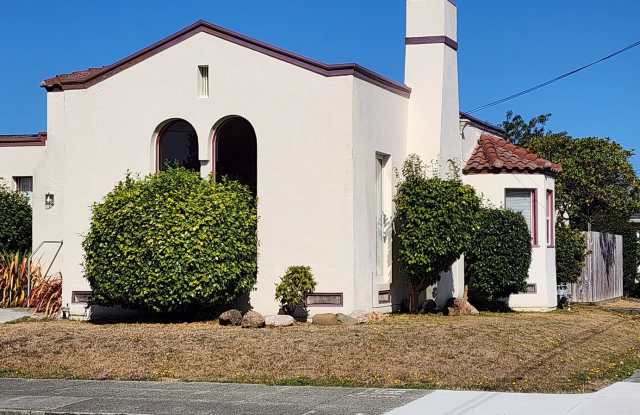Fully Furnished House in Eureka! - 735 Huntoon Street, Eureka, CA 95501