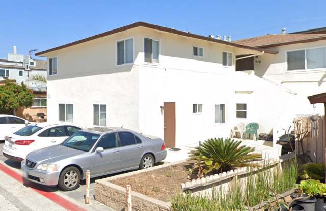 Bright Mission Beach 2BD/1BA Apartment across from Ocean w/ 2 Parking Spaces! $2,895/mo! Gallery 1