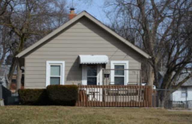 2 Bedroom 1 Bath Home - 1001 Maish Avenue, Des Moines, IA 50315