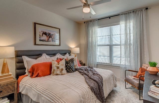 Album Keller Ranch - 55+ Apartment Homes Gallery 3
