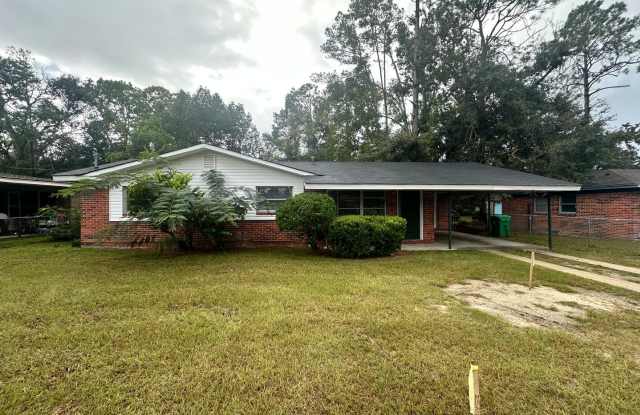 Cozy 3 bedroom/1 bath home! - 1512 Barack Obama Boulevard, Valdosta, GA 31601