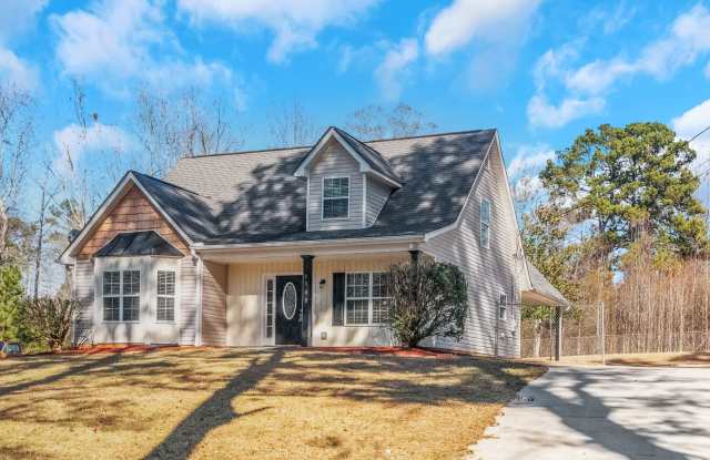 Adorable 3BR / 2Bath Home in Griffin! 1 Acre Lot! photos photos