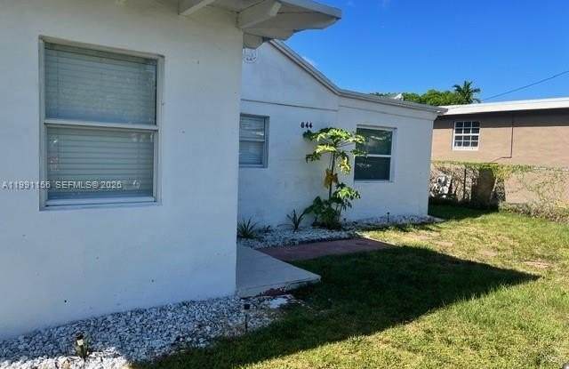 644 SW 1st Ct photos photos