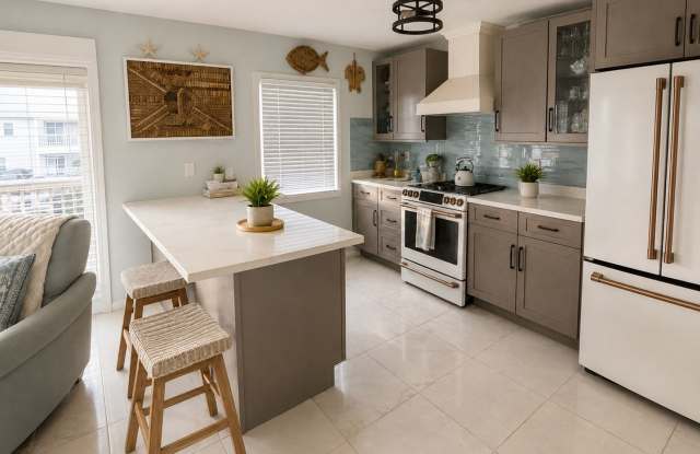 Charming Waterfront 1BR Condo in Coquina Key Gallery 1