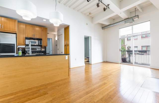 Logan Circe! 2 Bed 2 Bath, Beautiful Logan circle Condo with fireplace! - 1320 13th Street Northwest, Washington, DC 20005