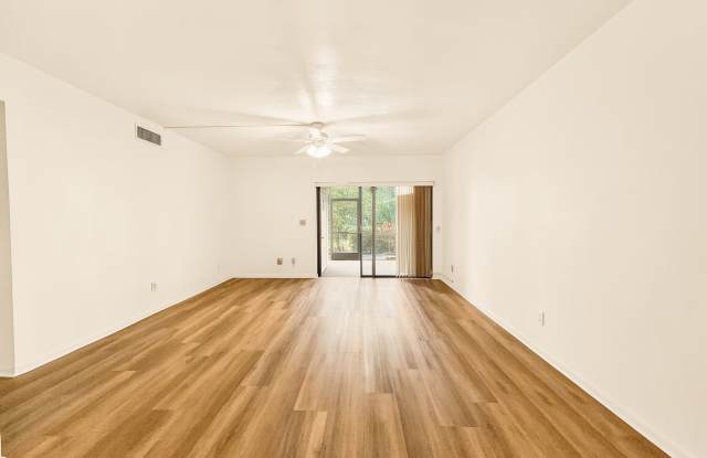 2 bed 2 bath annual rental *** First floor condo *** Kings Lake Community photos photos