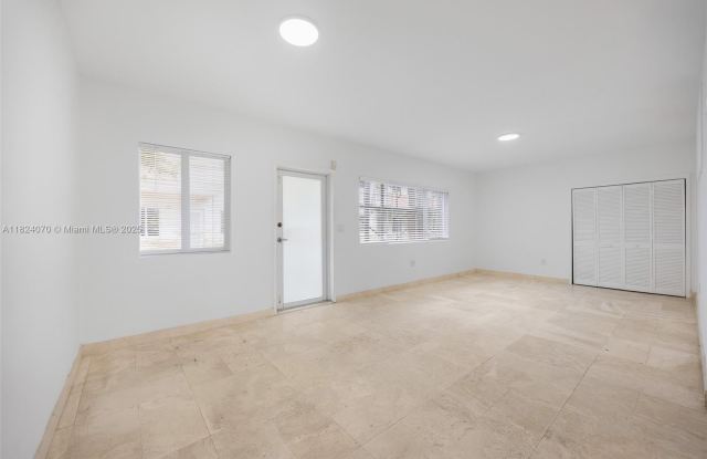 1100 Venetian Way photos photos