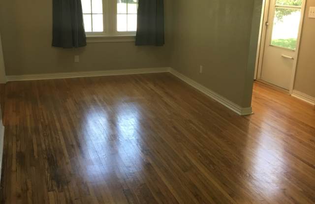 MUST SEE THIS CHARMING HOME! - 416 West Wren Circle, Fayetteville, AR 72704