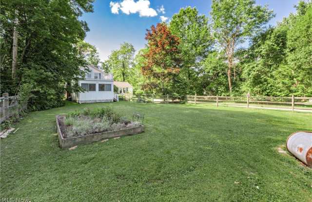 15879 Hemlock Road Gallery 3