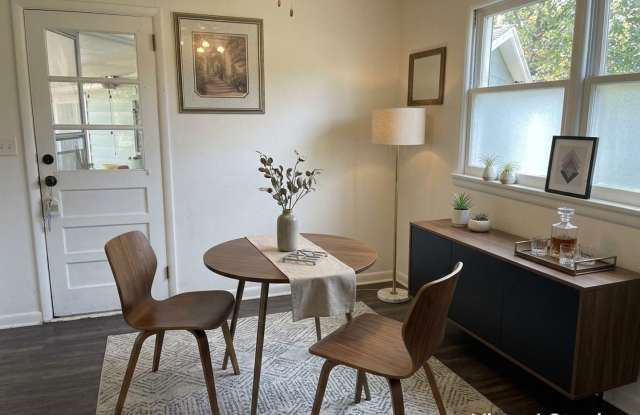 2 Bed 1 Bath House With Garage Gallery 1