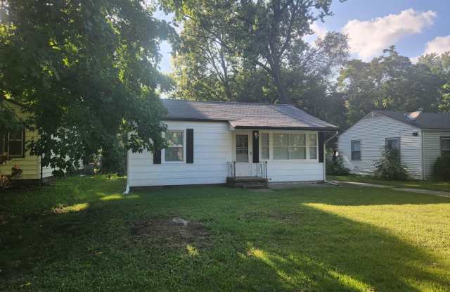 Beautiful remodeled 3BR, 1.5 Bth with garage and fenced backyard with newer stainless appliances photos photos