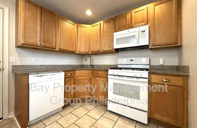 2441 E Oakdale St photos photos