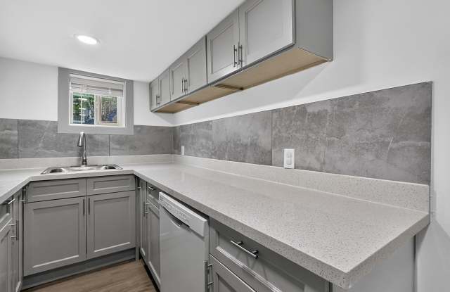 4402 Woodlawn Avenue North#3 Gallery 2