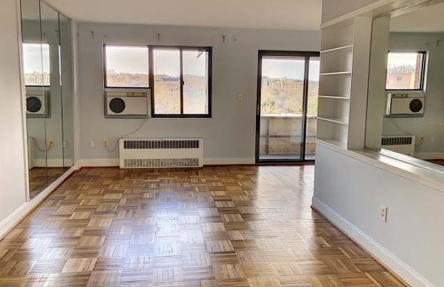 1573 N COLONIAL Terrace Gallery 4