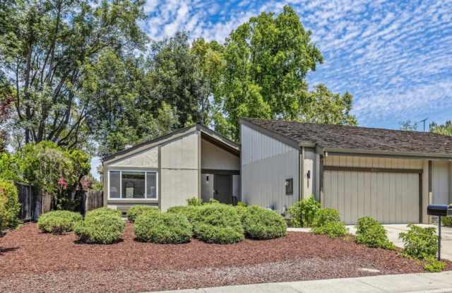 Renovated 2 Bed / 2 Bath SFR in Private Community with Swimming Pools / Tennis Courts / Pickleball Courts - 856 Runningwood Circle, Mountain View, CA 94040