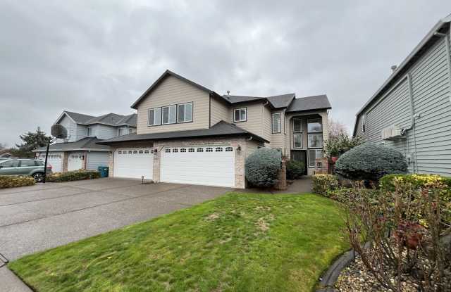 Grand 5 Bedroom Home Featuring 19ft Ceilings, Family Room  Main-Level Suite photos photos