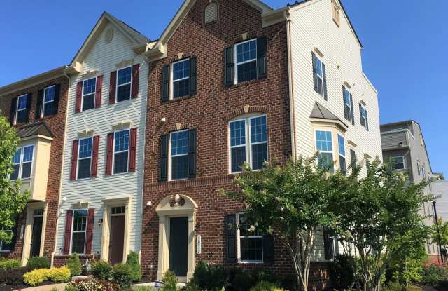 Stunning 3 BR/3 Full BA  2 Half BA EOG Townhome in Upper Marlboro! - 10512 Presidential Parkway, Westphalia, MD 20772