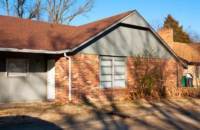 Available August 1st! 2-Bedroom, 1-Bathroom Unit - Water Bill Included! photos photos