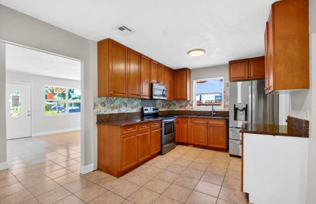 Come see this beautiful 4/2 single family home photos photos