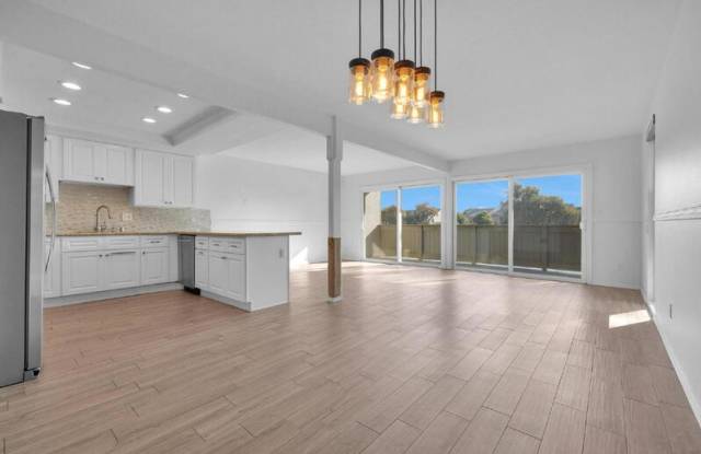 4065 Harrison St photos photos