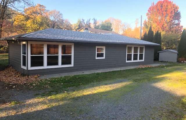 8020 Rogue River Highway Gallery 1