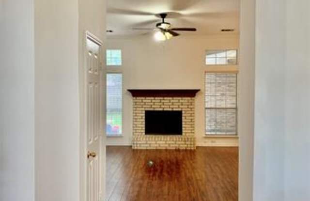 2405 Red Cedar Lane Gallery 2