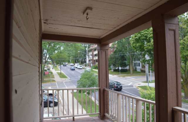 307/309 E Gorham St Gallery 4