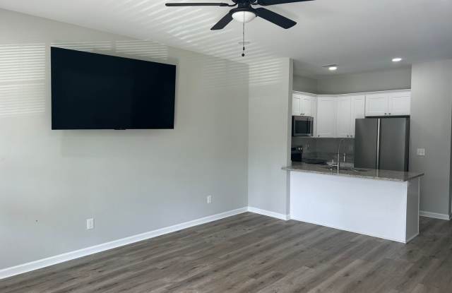 PRE-LEASING this Beautiful, Newer-Construction Single-Family Home for the 2027–2028 school year! Gallery 4