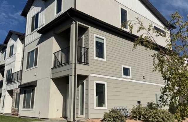 691 E 730 N photos photos