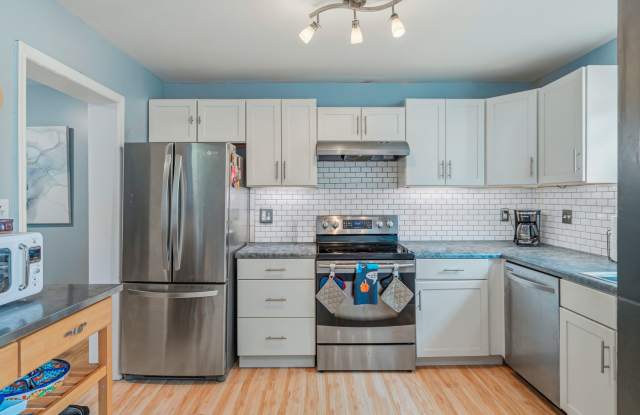 Knoxville 37909 - 2 Bedroom Condo with 1080 square feet - Call or Text Ryan Fogarty (865) 333-4840 Gallery 4